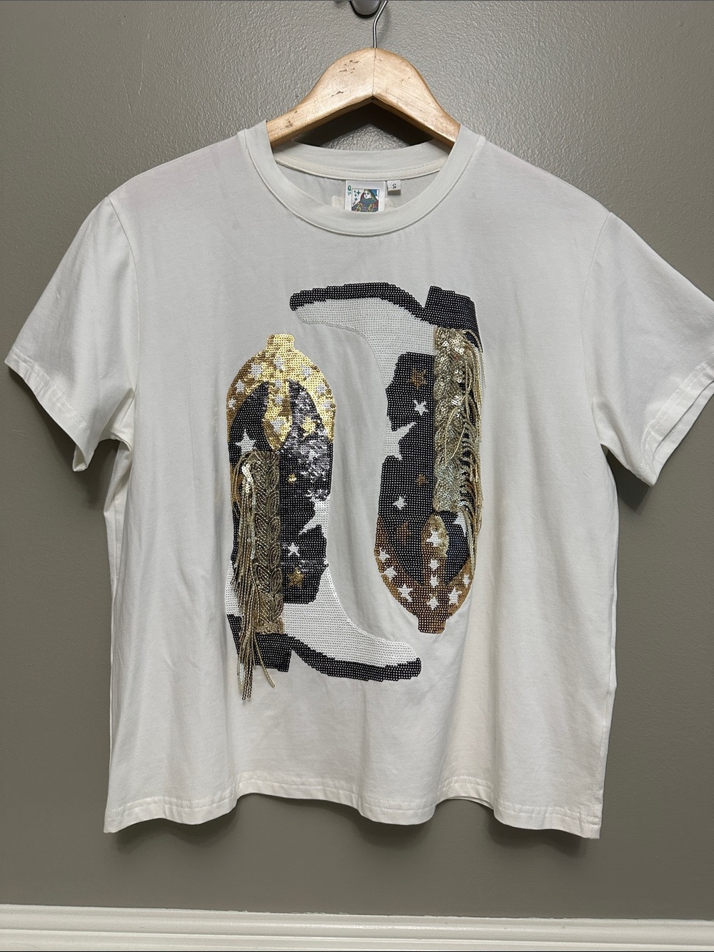 Queeen of Sperkles sequin cowboy boot tee shirt Sz S
